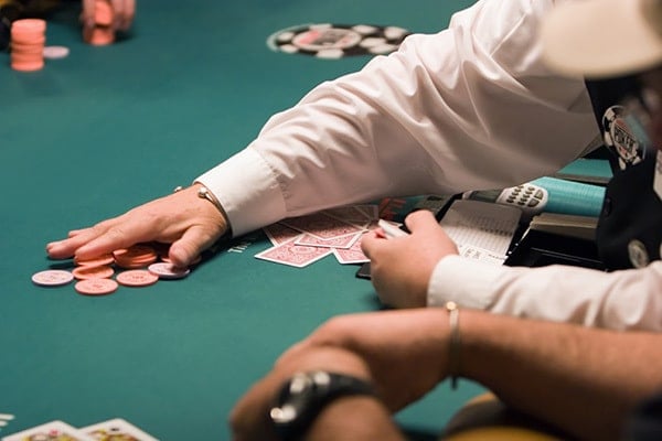 Menguji Keberanian dan Kecerdasan di Meja Poker